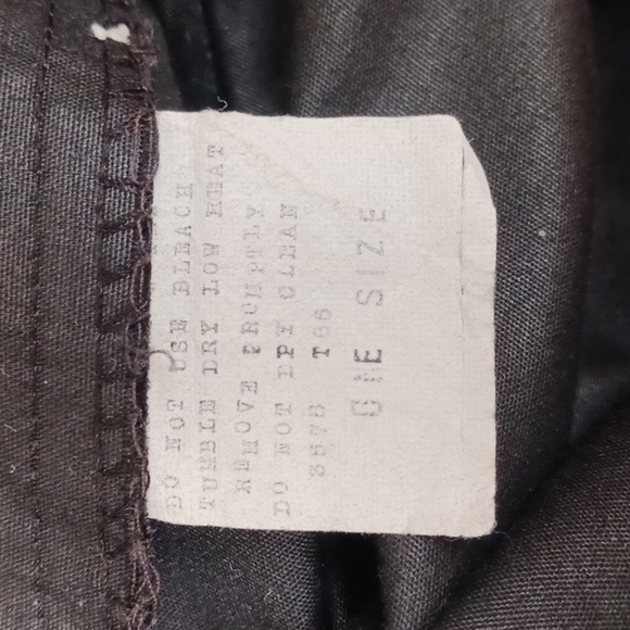 Black and Red Zippered Raincoat - Picture 5 of 5